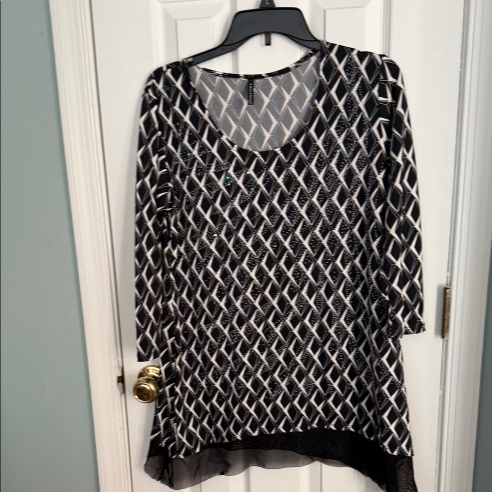 Bleeker & McDougal Chic Black and White Sequined Women's Tunic
